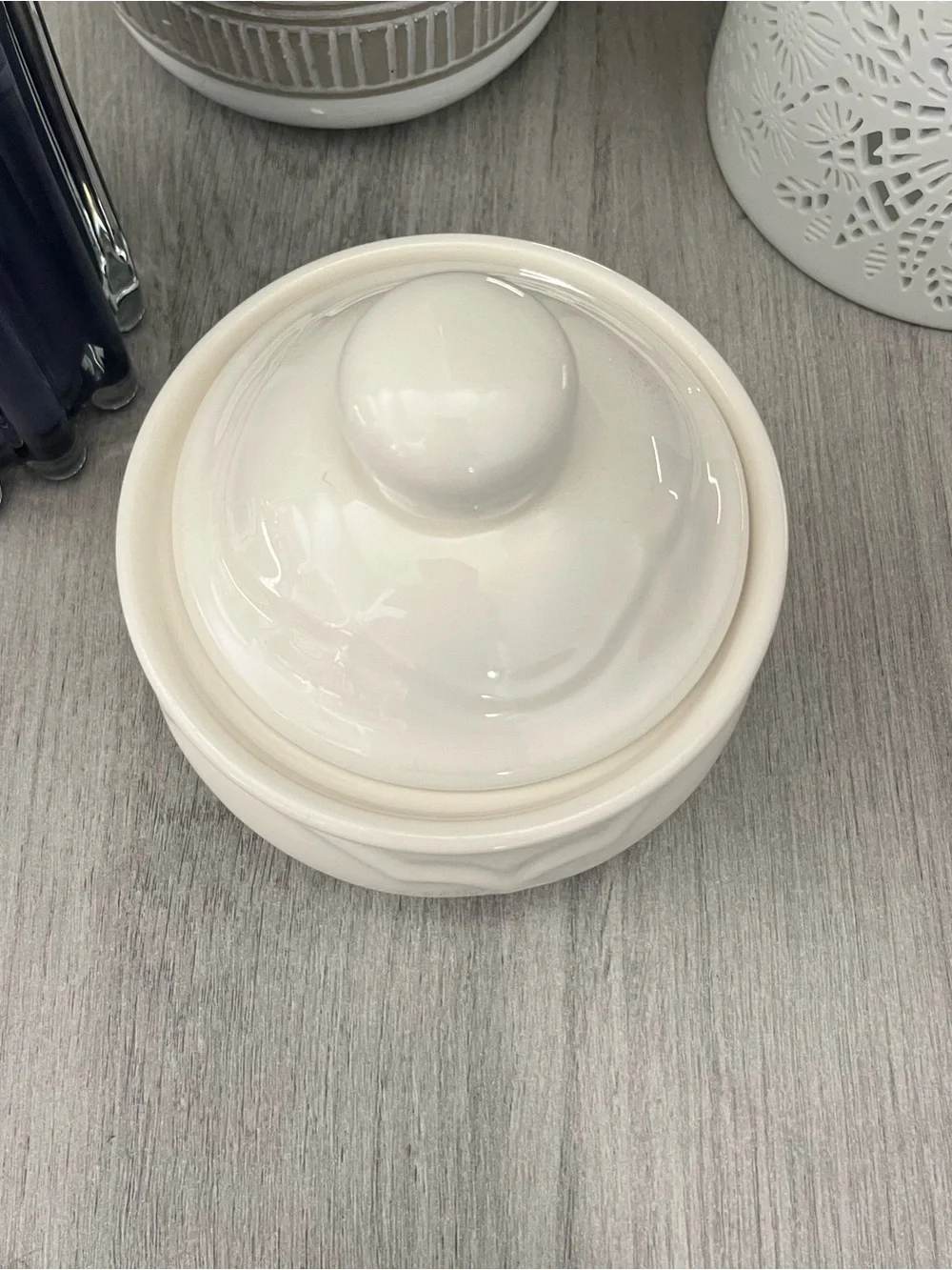 Pfaltzgraff Gazebo Ivory Covered Sugar Bowl w Lid Stoneware